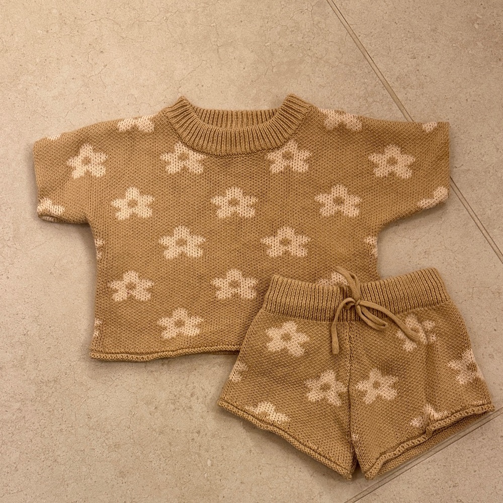 Winnie + Crew Summer Knit Set in Floral - Picture 3 of 4